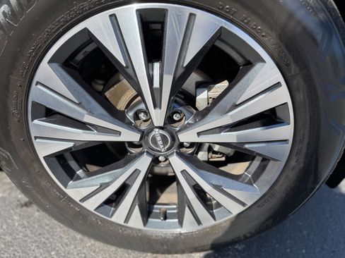 Used 2023 Nissan Rogue SV AWD/4WD image 9