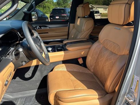 Used 2023 Jeep Grand Wagoneer Series III w/ Rear Seat Video Group 1 image 10