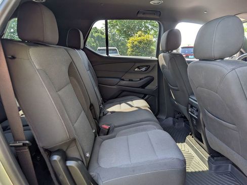 Used 2023 Chevrolet Traverse LT FWD image 26