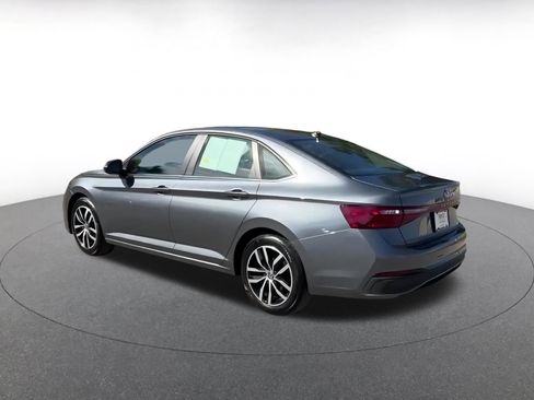 Used 2025 Volkswagen Jetta SE image 10