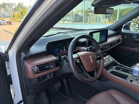 Used 2025 Lincoln Aviator Reserve w/ Illumination Package RWD image 14