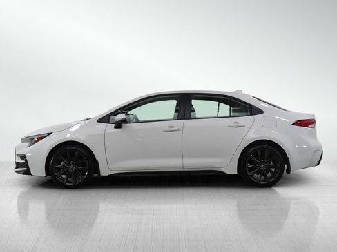 Used 2025 Toyota Corolla SE image 2