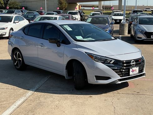 New 2025 Nissan Versa SR w/ Trunk Package image 4