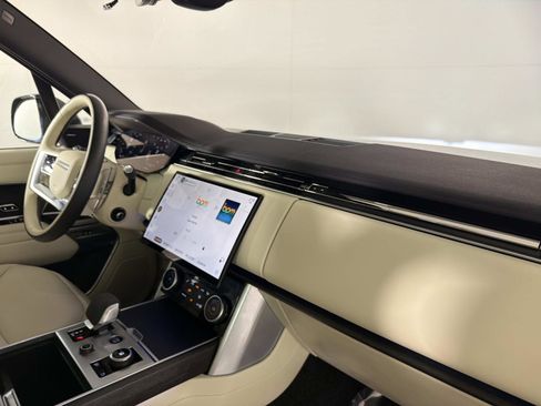 Used 2023 Land Rover Range Rover SE image 25