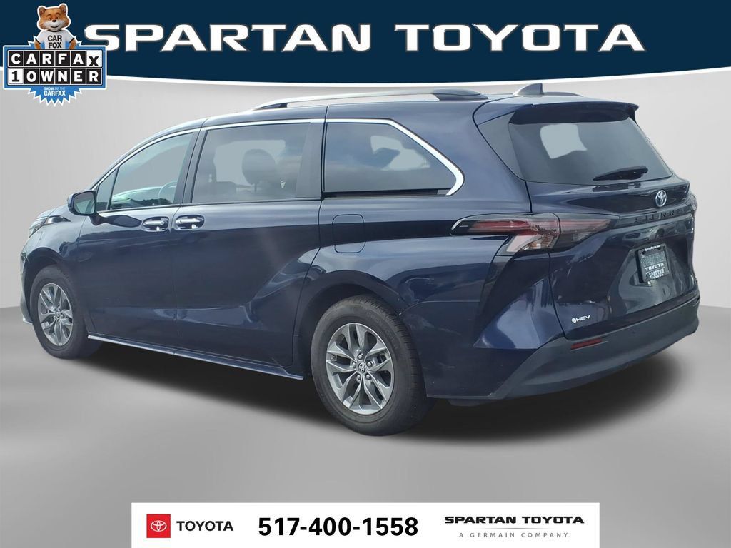 Used 2025 Toyota Sienna XLE FWD image 10