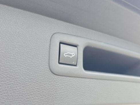 Used 2023 Toyota Highlander LE FWD image 13