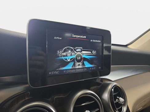 Used 2017 Mercedes-Benz GLC 300 4MATIC image 21