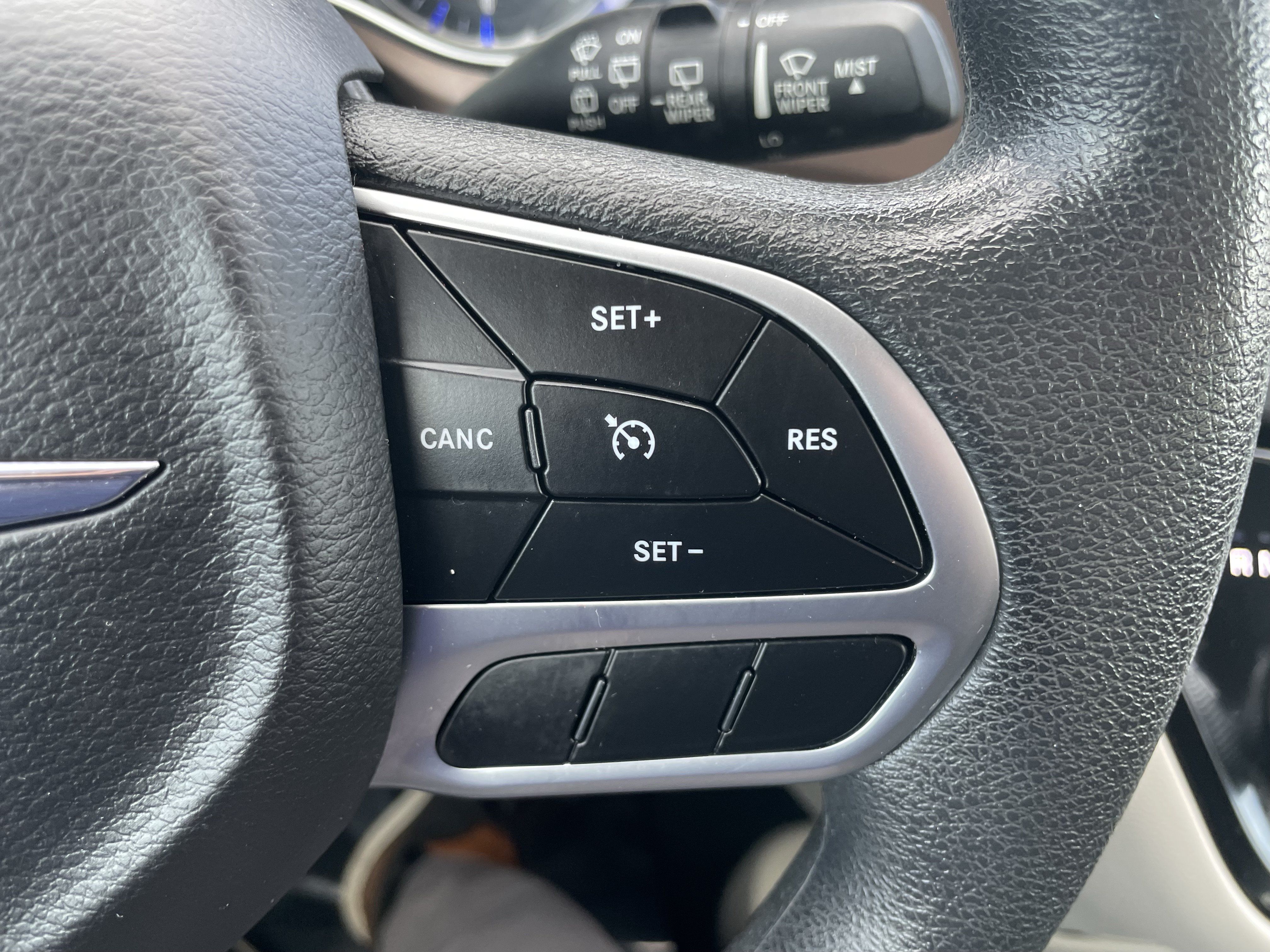 Used 2018 Chrysler Pacifica Touring Plus w/ Tire & Wheel Group FWD image 16