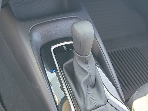Certified 2025 Toyota Corolla LE FWD image 27