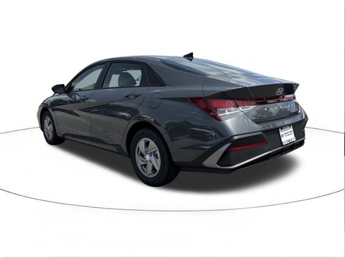 New 2026 Hyundai Elantra SE FWD image 5
