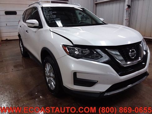 Used 2017 Nissan Rogue SV image 1