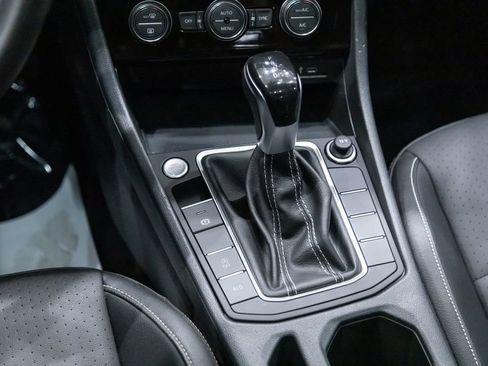 Used 2024 Volkswagen Jetta SE w/ Panoramic Sunroof Package FWD image 19