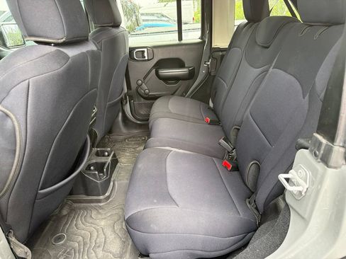 Used 2018 Jeep Wrangler Unlimited Sport AWD/4WD image 16