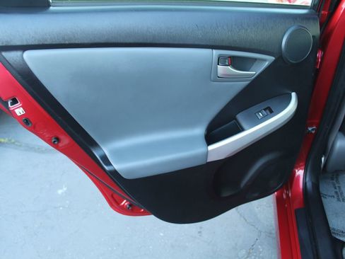 Used 2015 Toyota Prius Five w/ Advanced Technology Package image 16