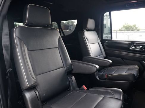 Used 2023 GMC Yukon XL SLT RWD image 17