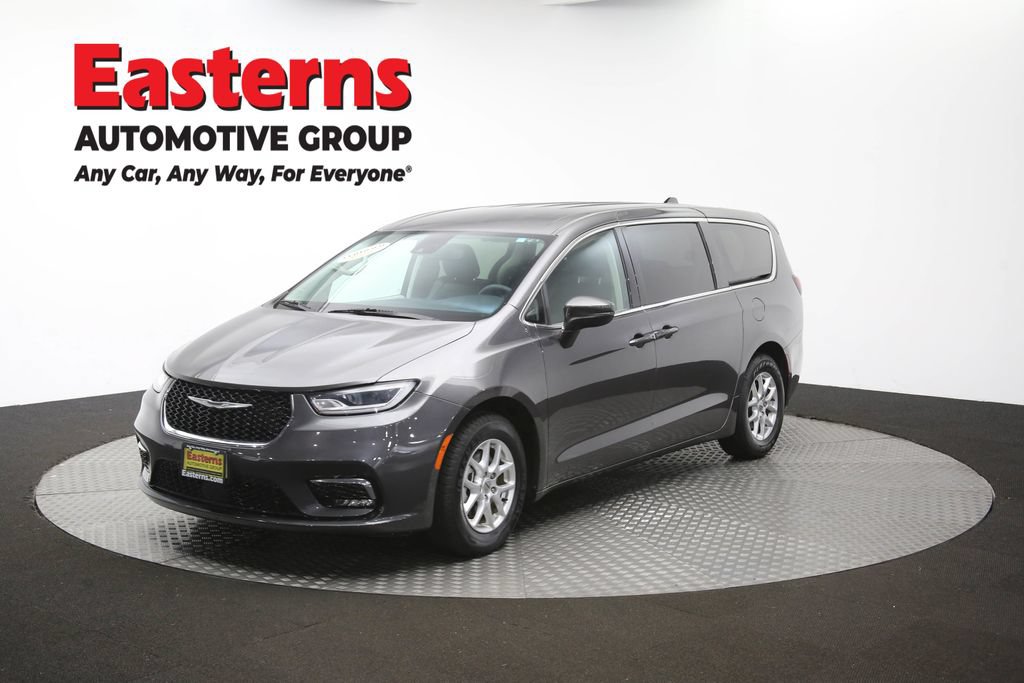 Used 2023 Chrysler Pacifica Touring-L FWD image 57