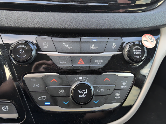 Used 2023 Chrysler Pacifica Touring-L FWD image 22