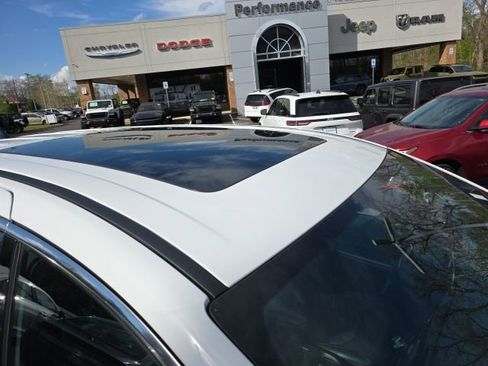 Used 2025 Chrysler Pacifica Select w/ Uconnect Theater Family Group image 28