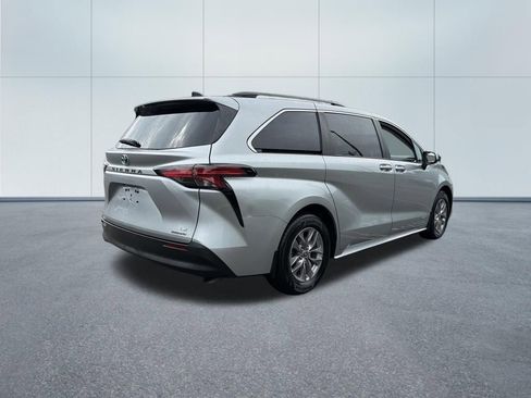 Used 2021 Toyota Sienna LE w/ LE Plus Package AWD/4WD image 5