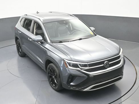 Used 2022 Volkswagen Taos SEL w/ Panoramic Sunroof Package image 55