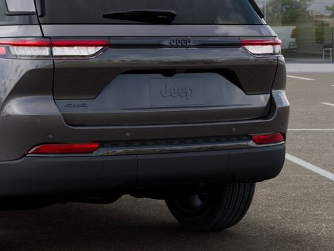 New 2025 Jeep Grand Cherokee 4WD image 13