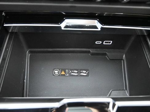 Used 2025 GMC Yukon Denali Ultimate AWD/4WD image 36