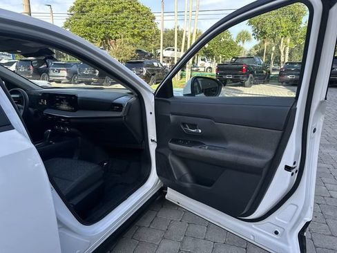Used 2025 Nissan Kicks SV FWD image 23