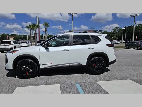 Used 2025 Nissan Rogue SV AWD/4WD image 27