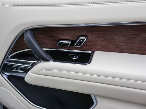 New 2025 Land Rover Range Rover SE image 19