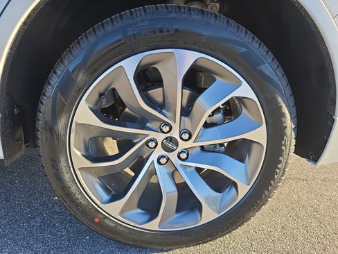 New 2026 Lincoln Aviator AWD w/ Jet Appearance Package image 32