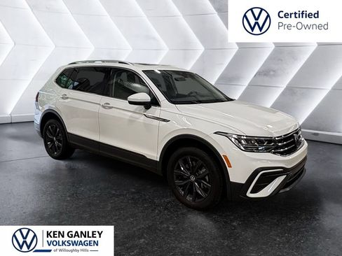 Certified 2024 Volkswagen Tiguan SE w/ Panoramic Sunroof Package AWD/4WD image 4