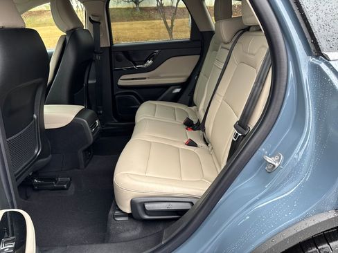 New 2026 Lincoln Corsair Premiere image 13