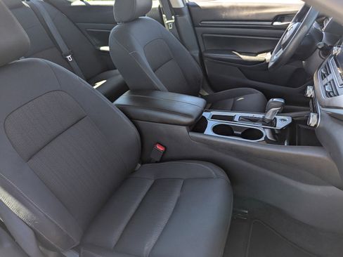 Used 2024 Nissan Altima 2.5 SV image 10