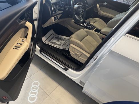 Used 2022 Audi Q5 2.0T Prestige w/ Prestige Package image 4