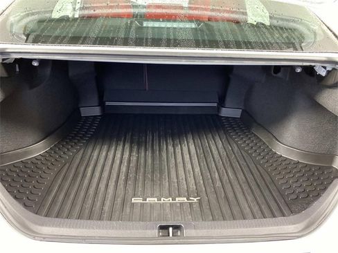 Used 2020 Toyota Camry XSE image 8