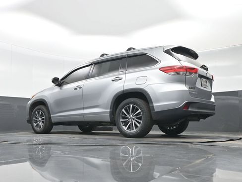 Used 2018 Toyota Highlander XLE FWD image 28