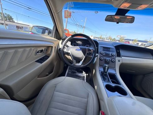 Used 2018 Ford Taurus SE FWD image 23