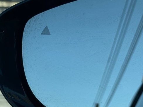 Used 2022 Chrysler Pacifica Touring-L image 11