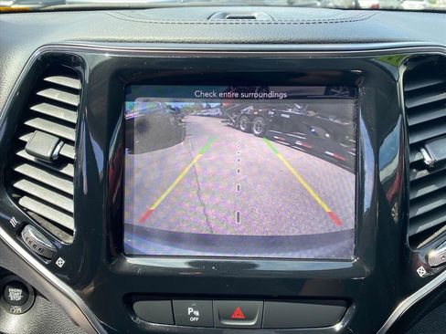 Used 2019 Jeep Cherokee Limited AWD/4WD image 15