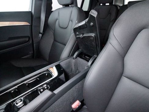 Certified 2025 Volvo XC90 B6 Plus w/ Protection Package Premier image 16