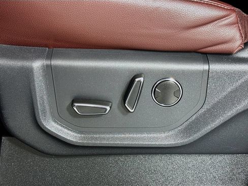 Used 2024 Ford Expedition Limited AWD/4WD image 19