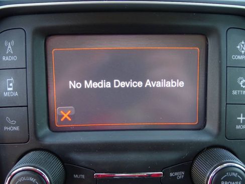 Used 2021 RAM 1500 4x4 Crew Cab Classic SLT w/ Luxury Group image 22