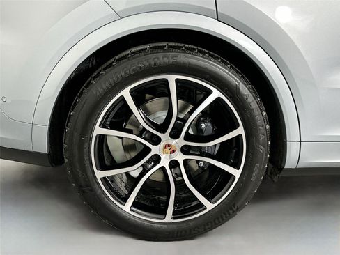Certified 2026 Porsche Cayenne E-Hybrid AWD/4WD image 13