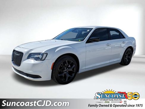 Certified 2022 Chrysler 300 Touring w/ Sport Appearance Package image 1