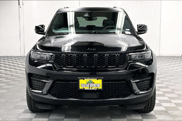 Used 2023 Jeep Grand Cherokee Altitude AWD/4WD image 4