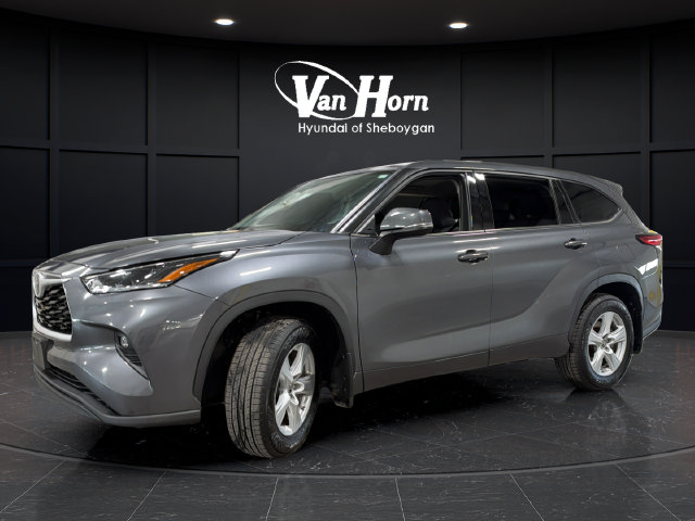 Used 2021 Toyota Highlander LE AWD/4WD image 3