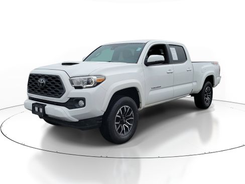 Used 2020 Toyota Tacoma TRD Sport image 2
