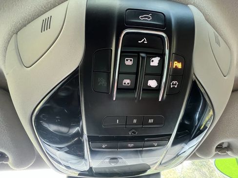 Used 2017 Maserati Levante w/ Luxury Package AWD/4WD image 28