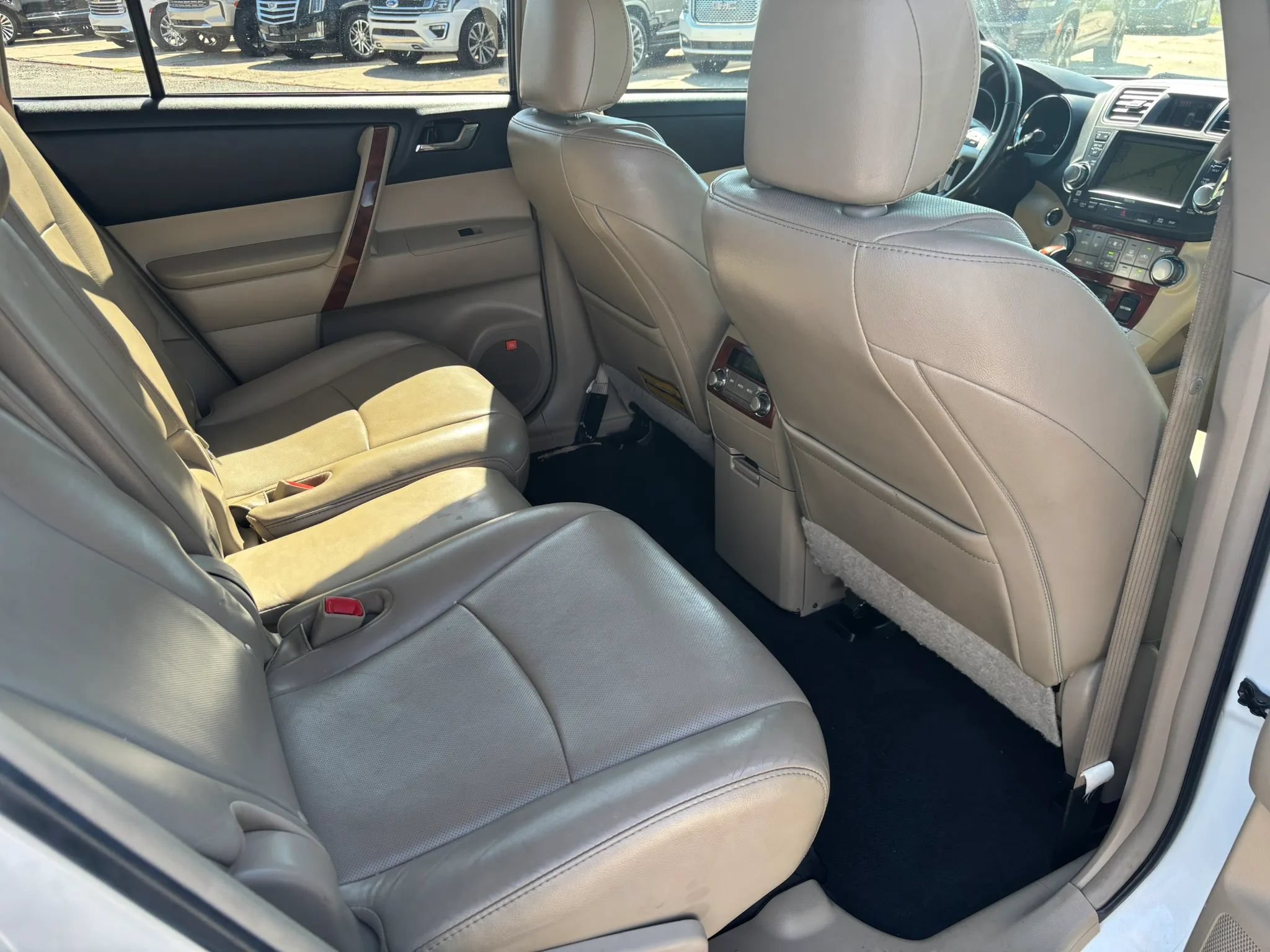 Used 2012 Toyota Highlander Limited w/ Tow Pkg AWD/4WD image 17