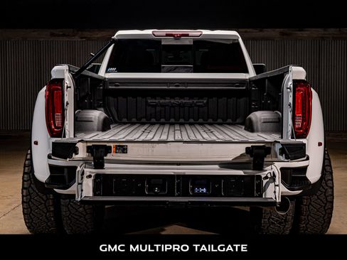 Used 2023 GMC Sierra 3500 Denali w/ Denali Ultimate Package image 9